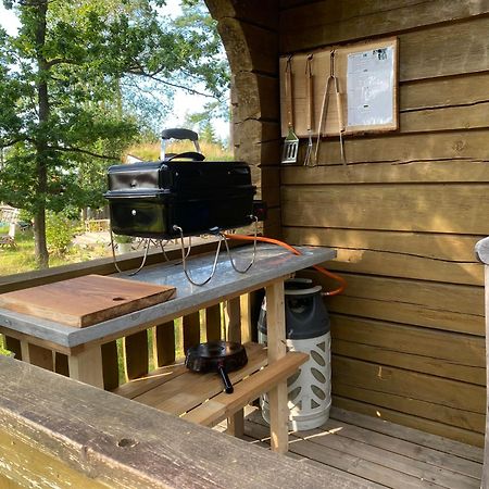 Timrad Stuga I Kanten Av Skogen Med Spa Moejlighet Mullsjö Exteriör bild
