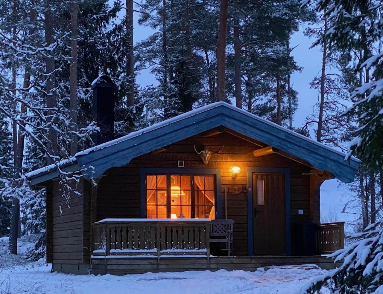 Timrad Stuga I Kanten Av Skogen Med Spa Moejlighet Mullsjö Exteriör bild