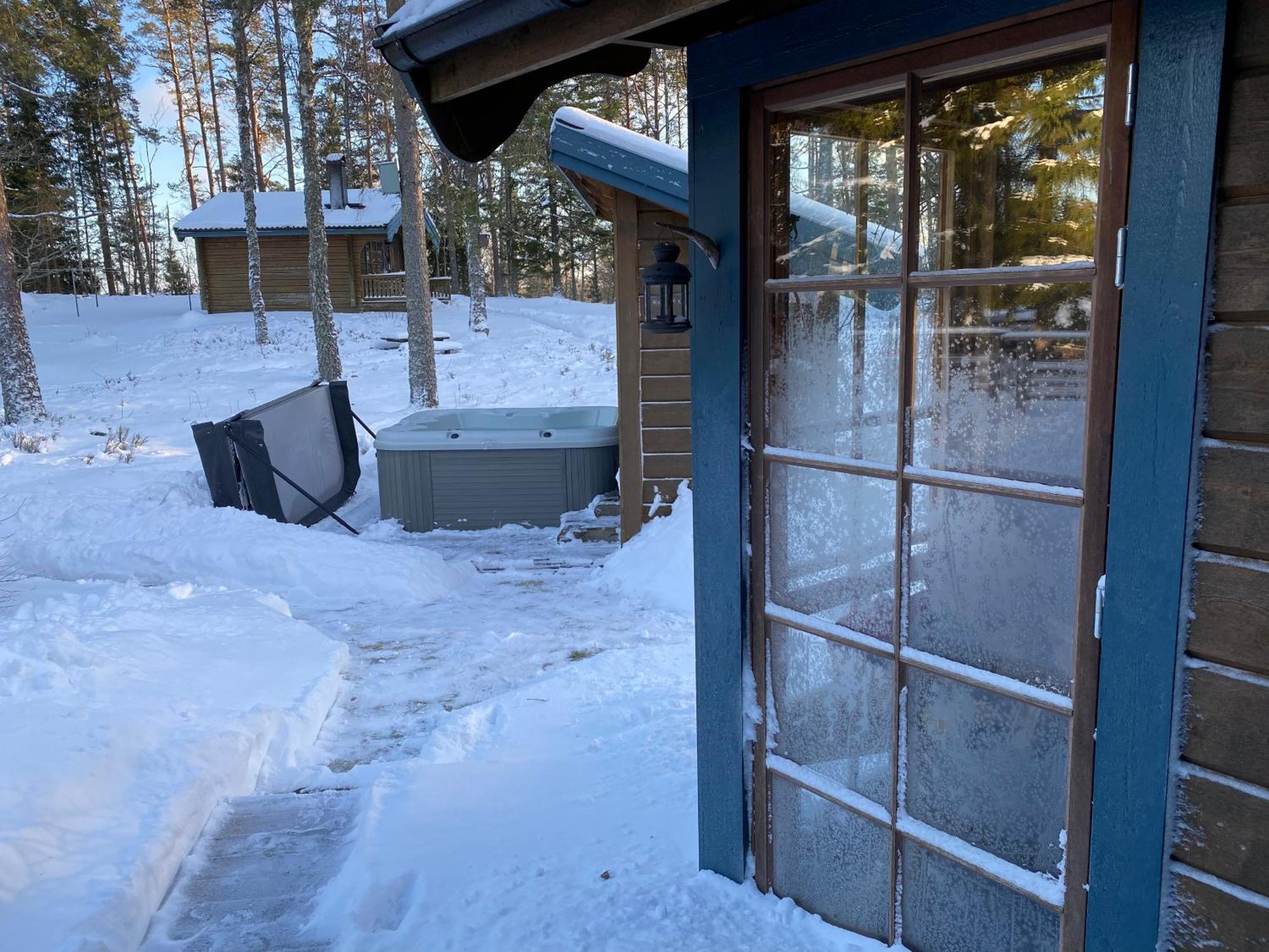 Timrad Stuga I Kanten Av Skogen Med Spa Moejlighet Mullsjö Exteriör bild