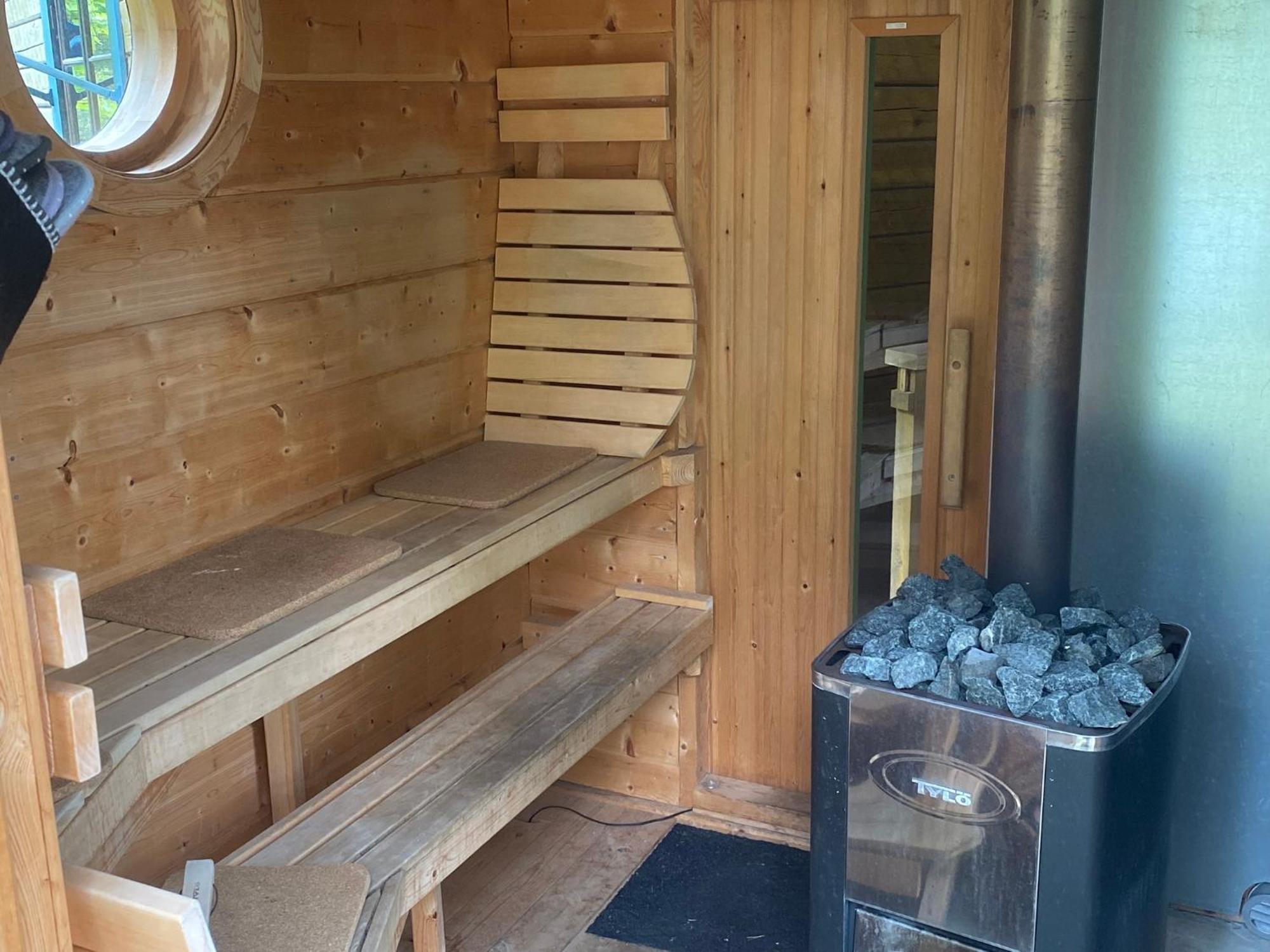 Timrad Stuga I Kanten Av Skogen Med Spa Moejlighet Mullsjö Exteriör bild