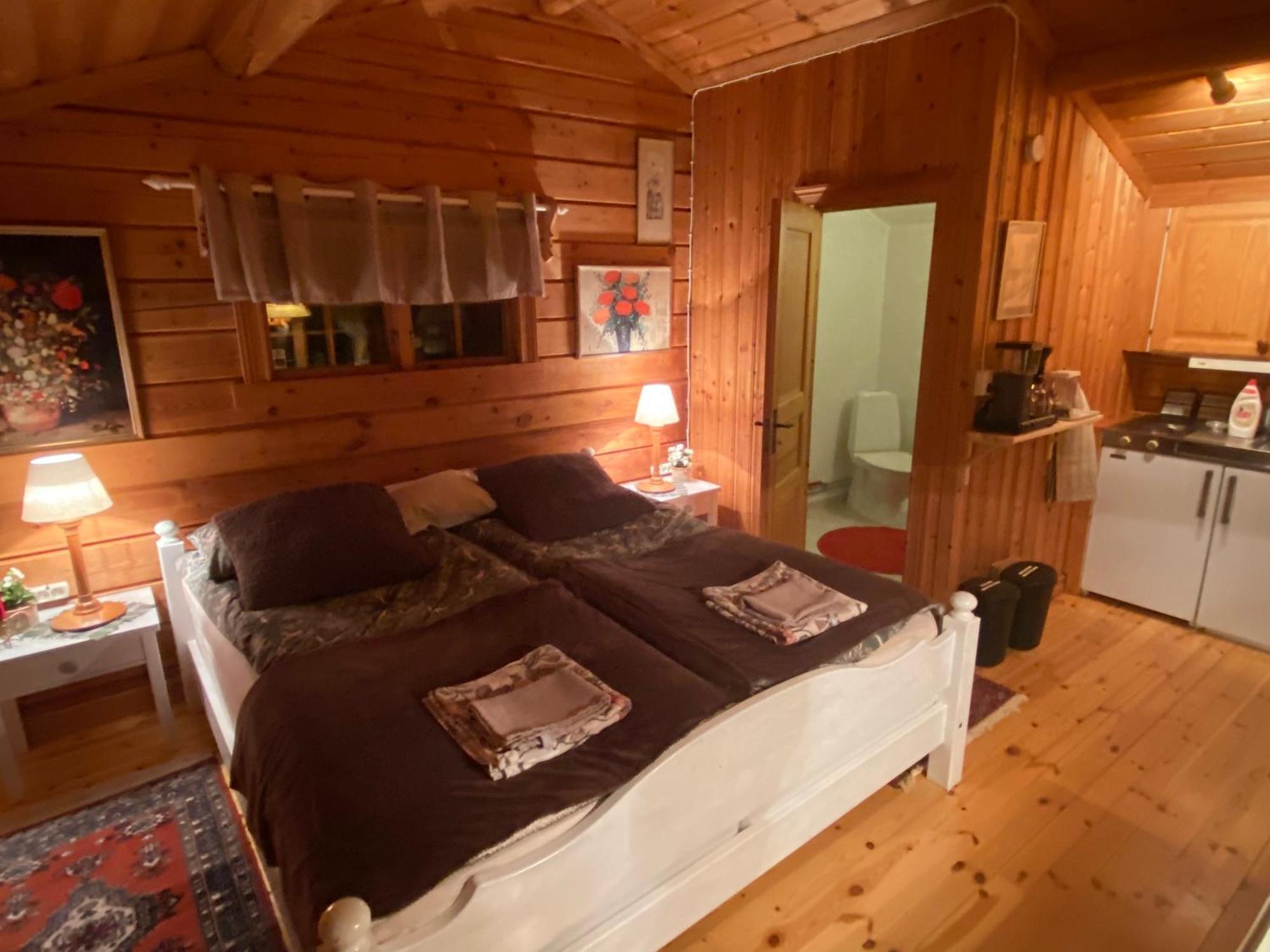 Timrad Stuga I Kanten Av Skogen Med Spa Moejlighet Mullsjö Exteriör bild
