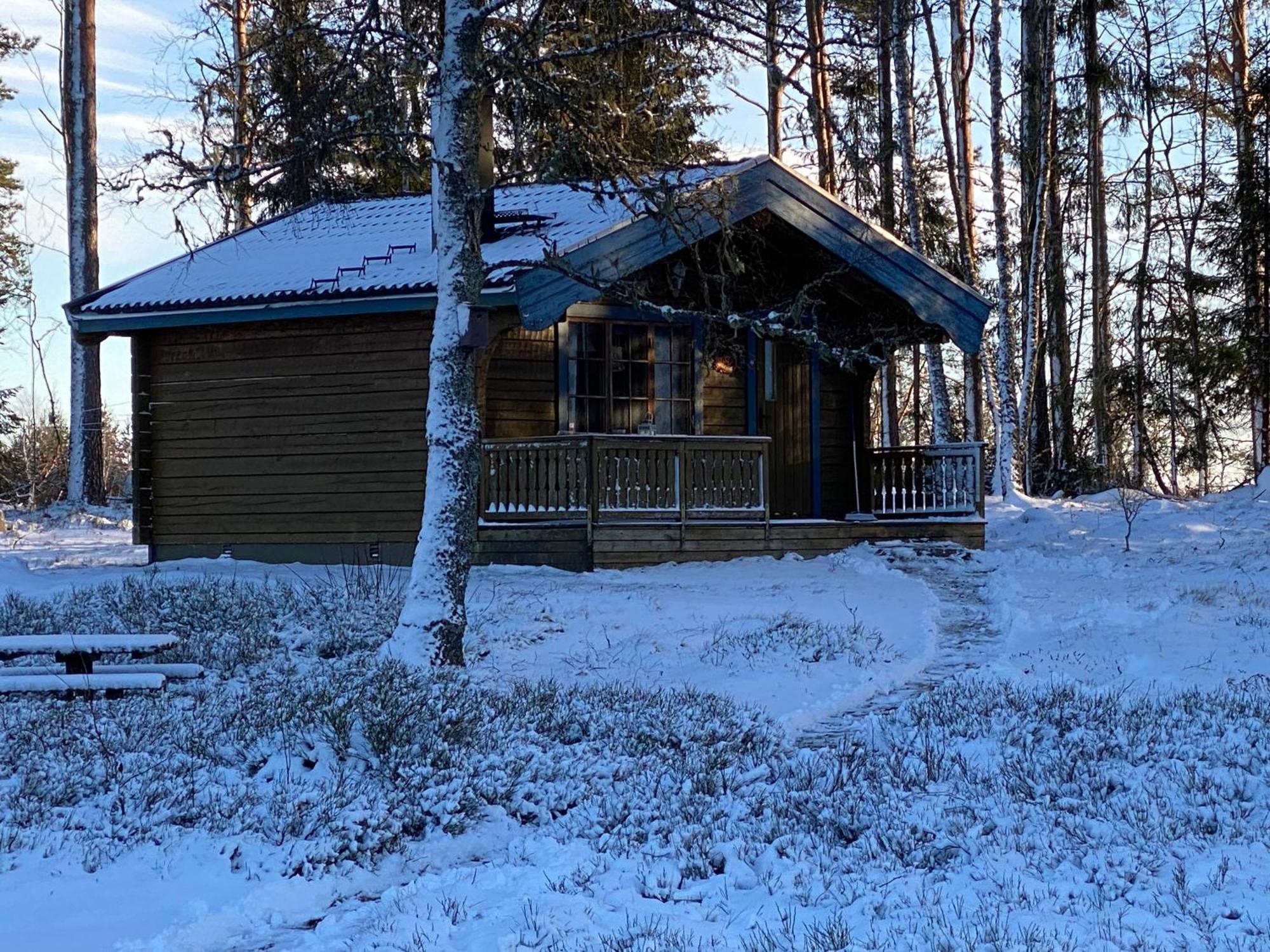 Timrad Stuga I Kanten Av Skogen Med Spa Moejlighet Mullsjö Exteriör bild