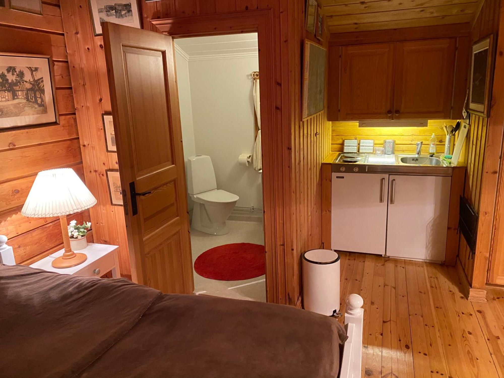 Timrad Stuga I Kanten Av Skogen Med Spa Moejlighet Mullsjö Exteriör bild