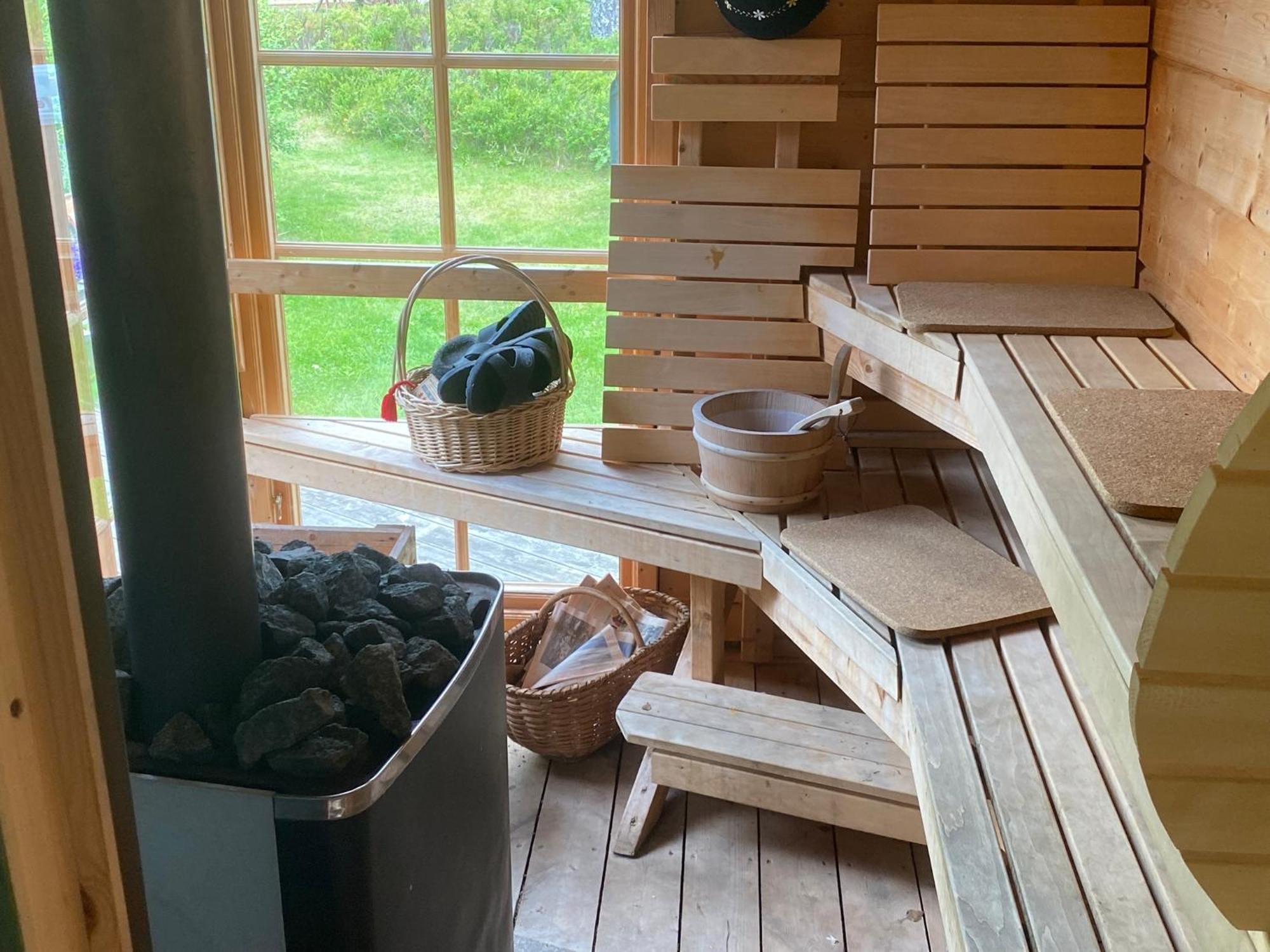Timrad Stuga I Kanten Av Skogen Med Spa Moejlighet Mullsjö Exteriör bild
